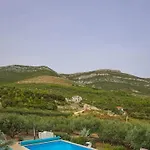 Villa Exclusive Elegant With Pool In Kaštel Novi