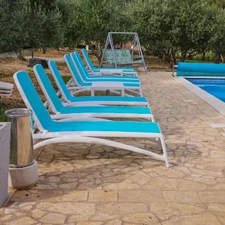 Exclusive Elegant With Pool In Villa Kastel Novi