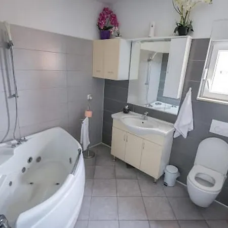 Villa Exclusive Elegant With Pool In *