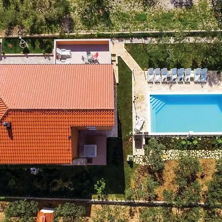 Exclusive Elegant With Pool In *