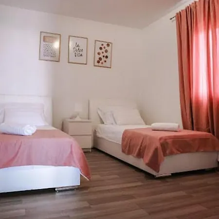 Villa Exclusive Elegant With Pool In