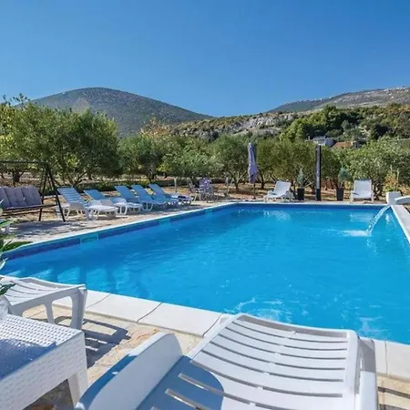 Exclusive Elegant With Pool In Villa Kastel Novi