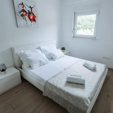 Villa Exclusive Elegant With Pool In Kastel Novi