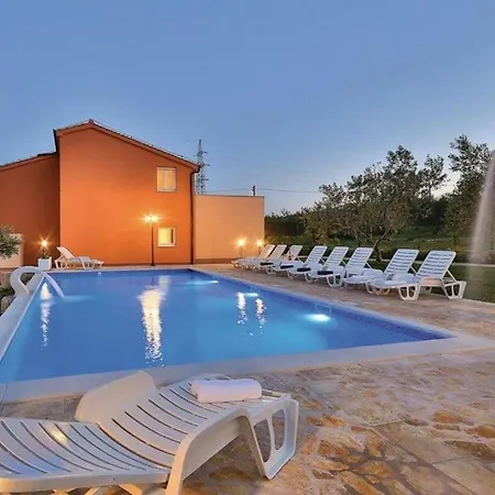 Exclusive Elegant With Pool In Villa