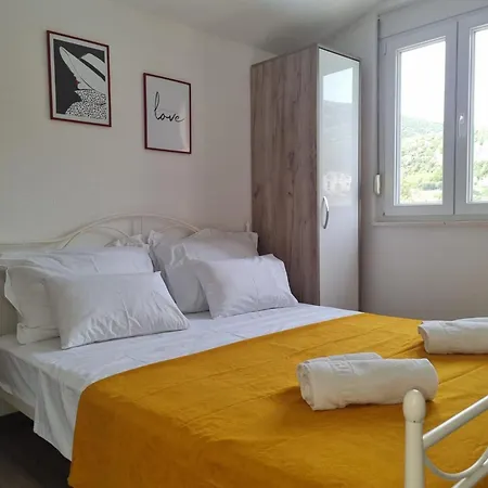 Exclusive Elegant With Pool In Kastel Novi